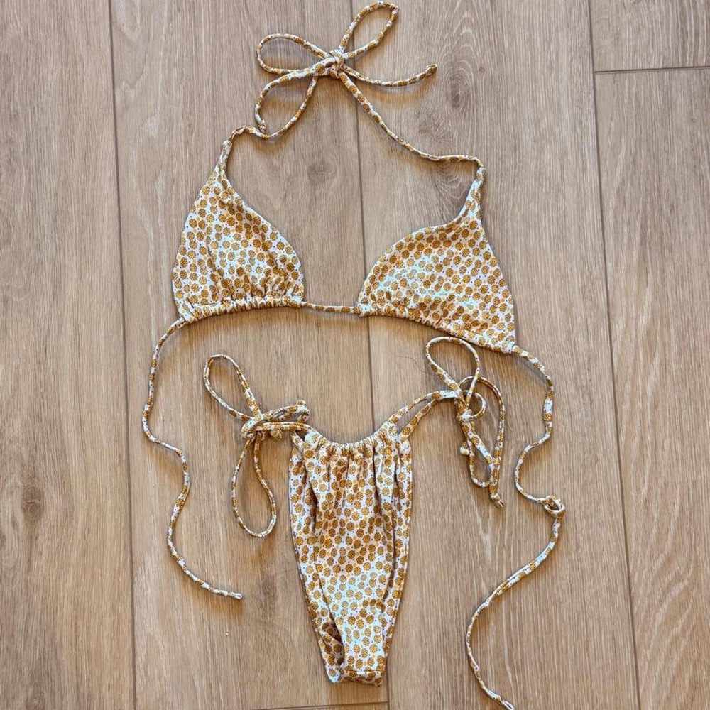 Urban Outfitters Out from Under White with Yellow Sunflower Flowers  Set